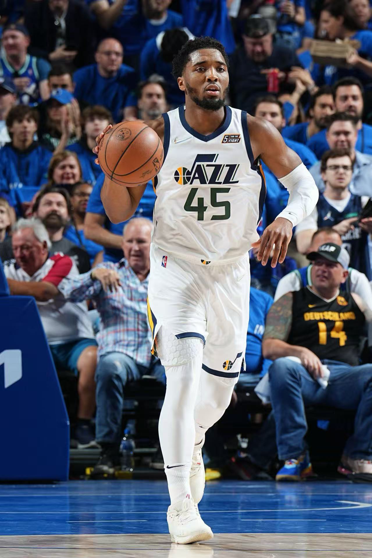 九游平台犹他爵士迎NBA常规赛关键赛，赛后绝杀压哨，媒体盛赞，球队文化再被提及的简单介绍