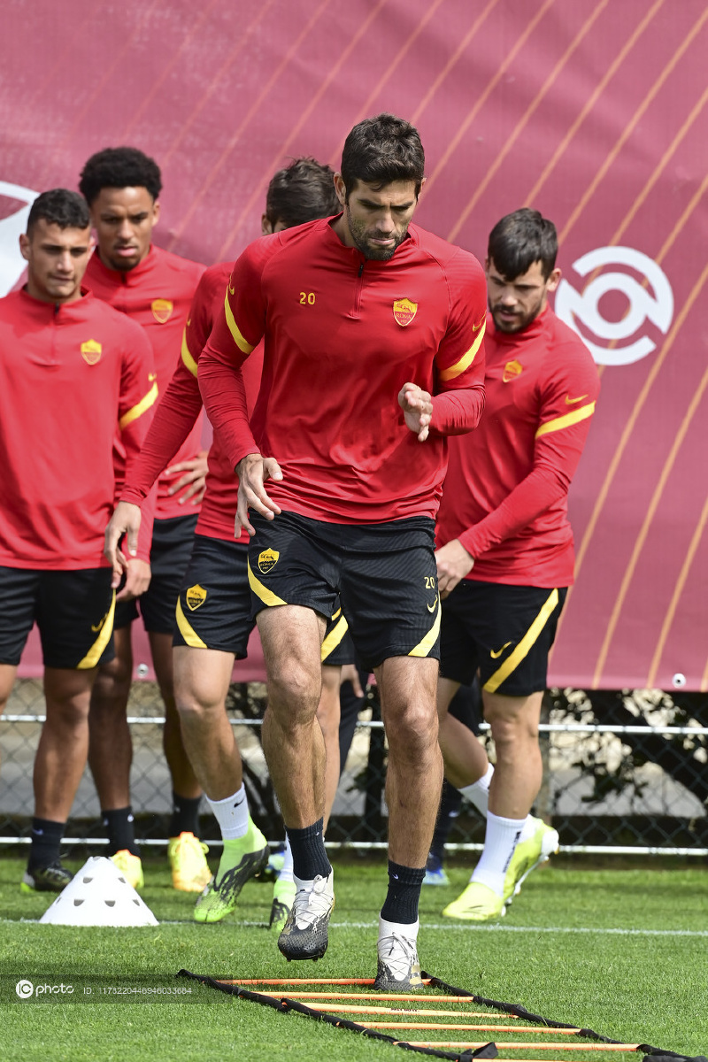 九游体育赛前体能课后，纽卡斯尔造点机会备战欧联，压力陡增，赛季目标并未改变的简单介绍